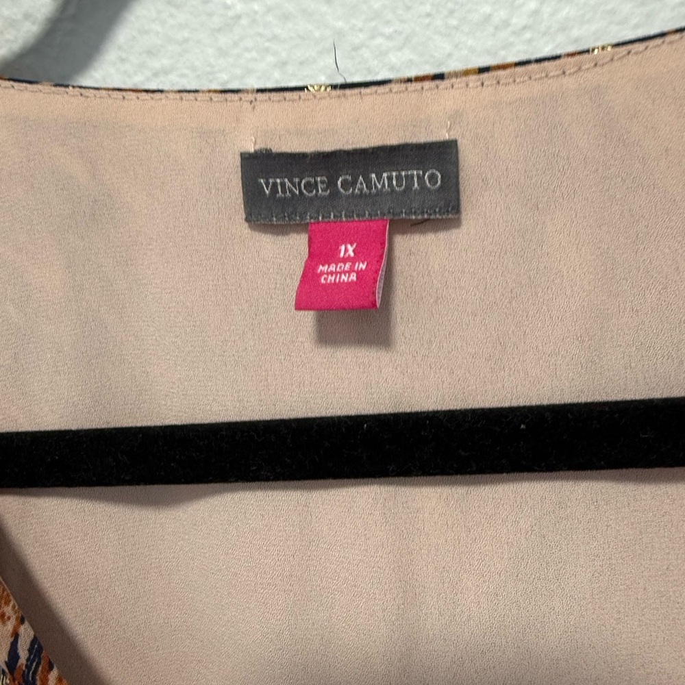 Vince Camuto Abstract Patterned Blouse - Picture 2 of 4